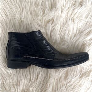 Robert  Black Leather Ankle side zipper Boots Chain Accent Sz 12 Mint Condition